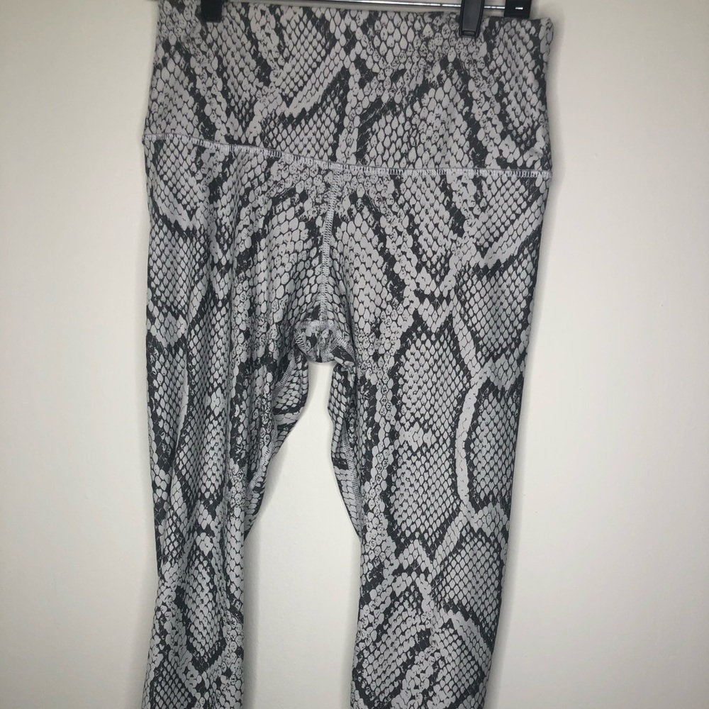 Mid Ankle/Calf Length White Printed Leggings
